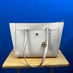 NEW NEVER USED white Michael Kors purse comes with wallet!